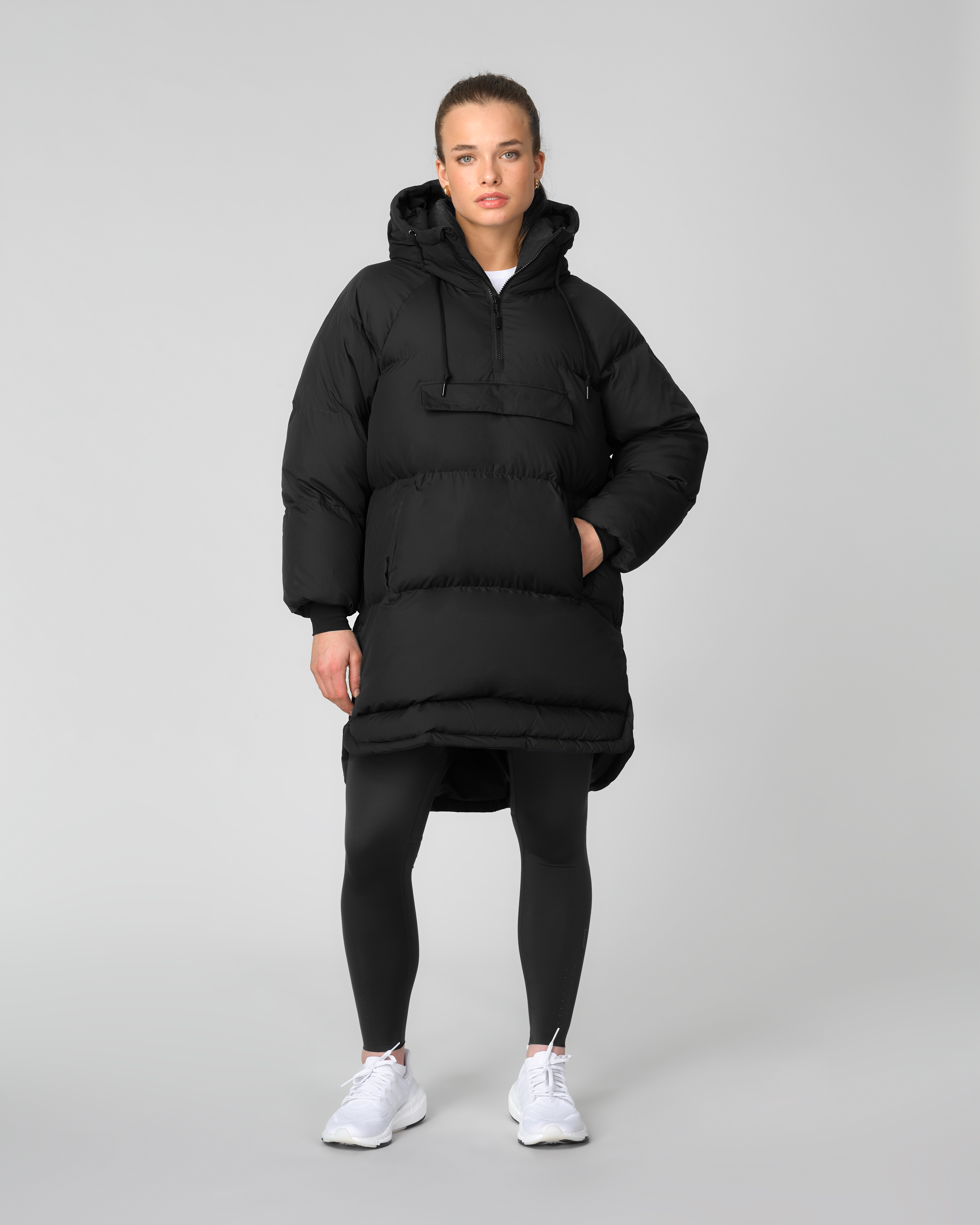 Adapt Down Poncho 2.0 - True black